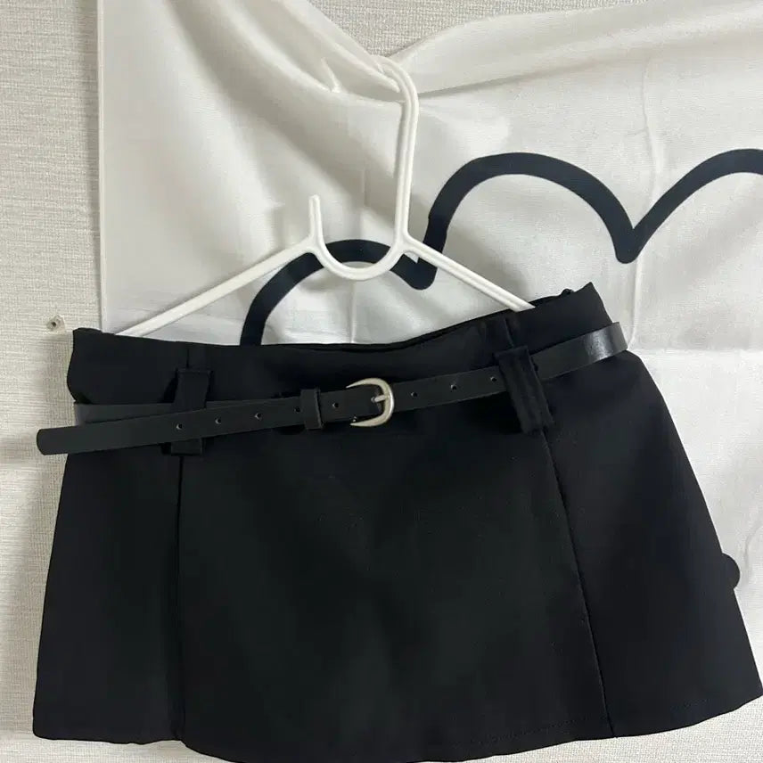 [BUNJANG] Black Mini Skirt with Built-in Shorts and Belt / 검정미니스커트 (속바지내장)