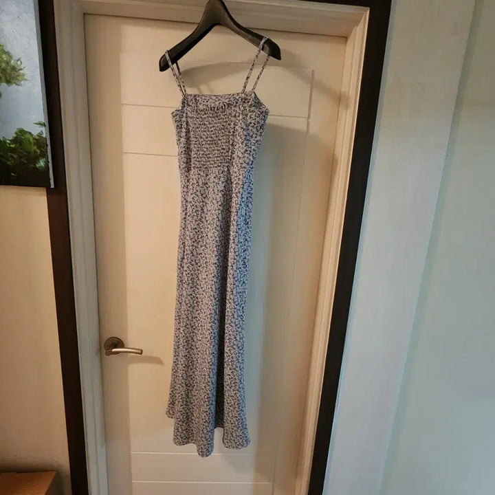 [BUNJANG] Floral Sleeveless Long Dress / 플라워 롱 원피스 끈나시 55