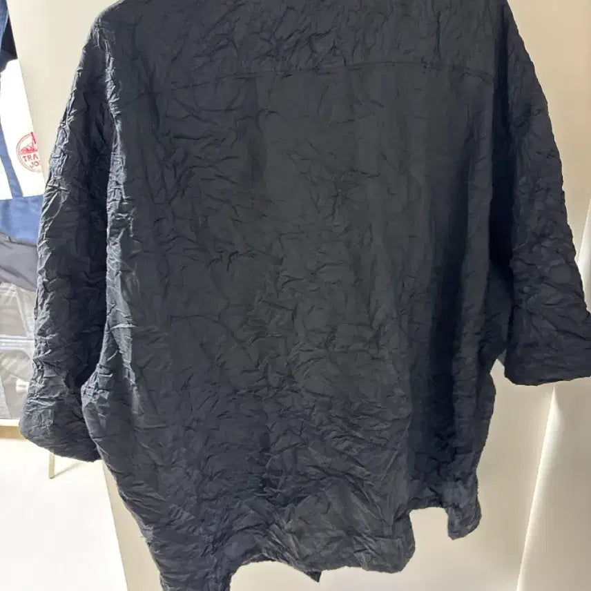 [BUNJANG] MNGU Crinkle Mid-Sleeve Shirt in Black / MNGU 크링클 미드-슬리브 셔츠 IN 블랙
