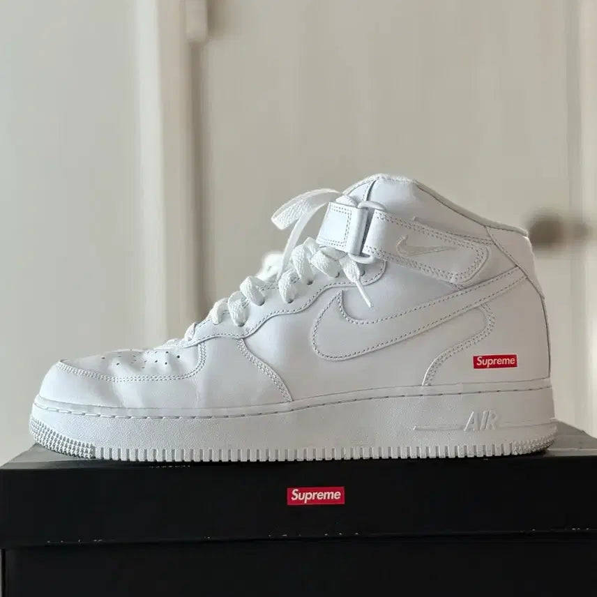 [BUNJANG] Nike Supreme Air Force 1 Mid White Sneakers / 나이키 슈프임 에어포스1 미드화이트 290