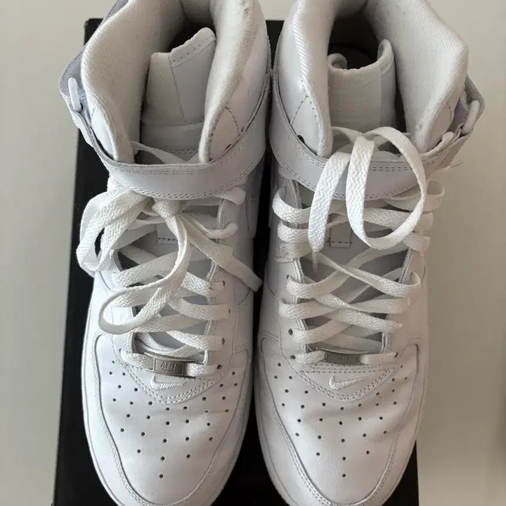 [BUNJANG] Nike Supreme Air Force 1 Mid White Sneakers / 나이키 슈프임 에어포스1 미드화이트 290