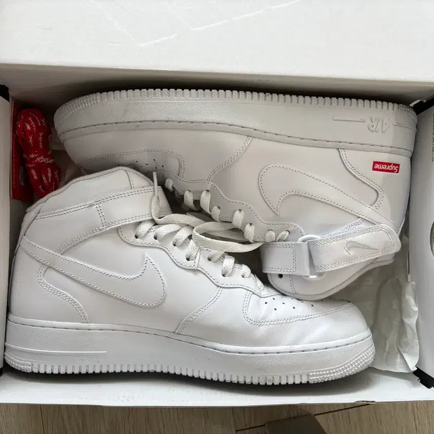 [BUNJANG] Nike Supreme Air Force 1 Mid White Sneakers / 나이키 슈프임 에어포스1 미드화이트 290