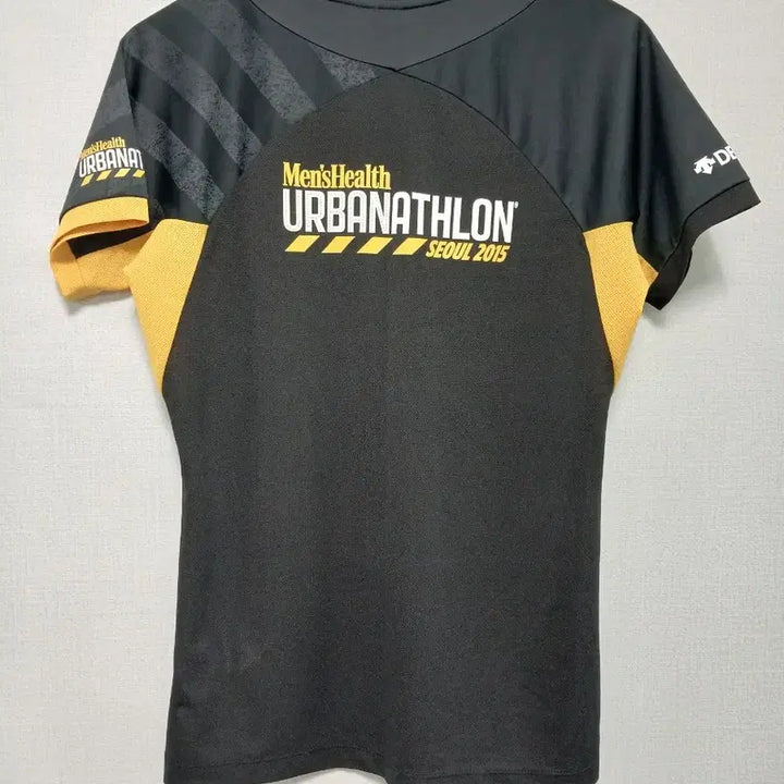 [SOLD OUT] 데상트 반팔 티셔츠 블랙/골드