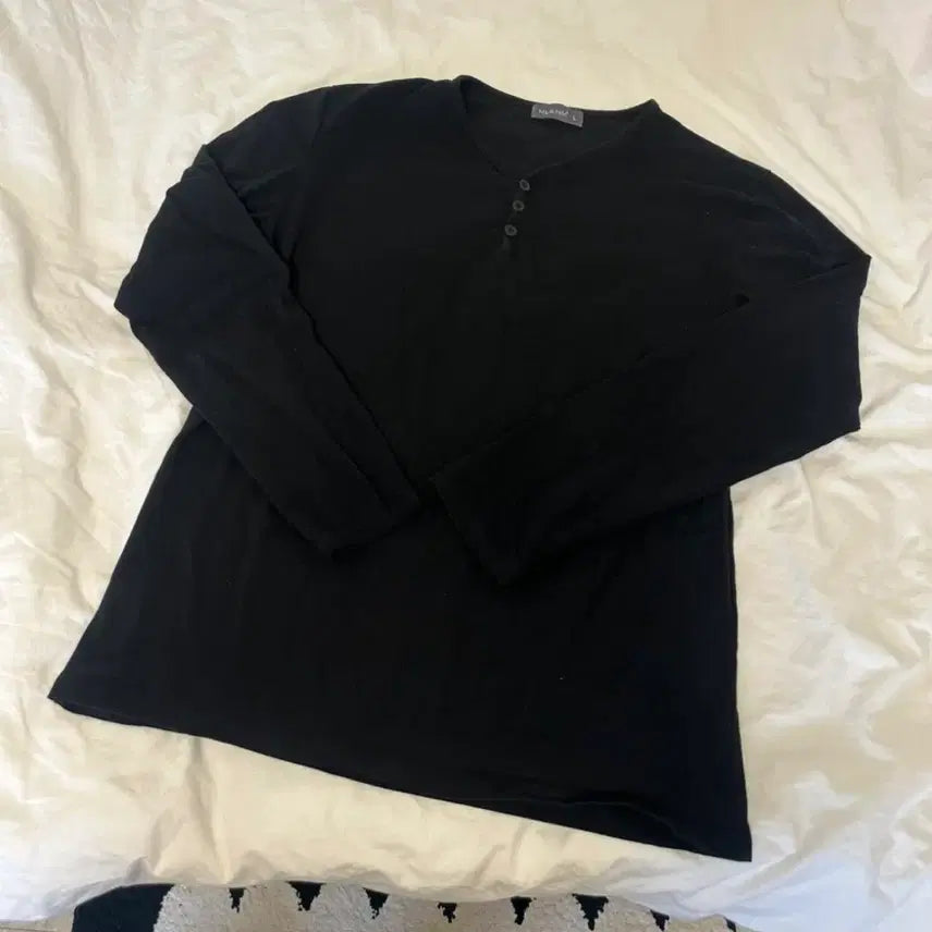 [SOLD OUT] 미국에서 구입한 MLANM 기본 검정 긴팔 L