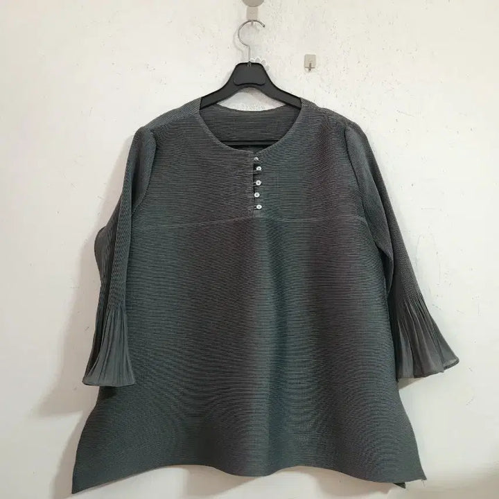 [BUNJANG] Pleated Pintuck Blouse - Gray - 3/4 Sleeve / 플리츠 핀턱 블라우스 회색 7부