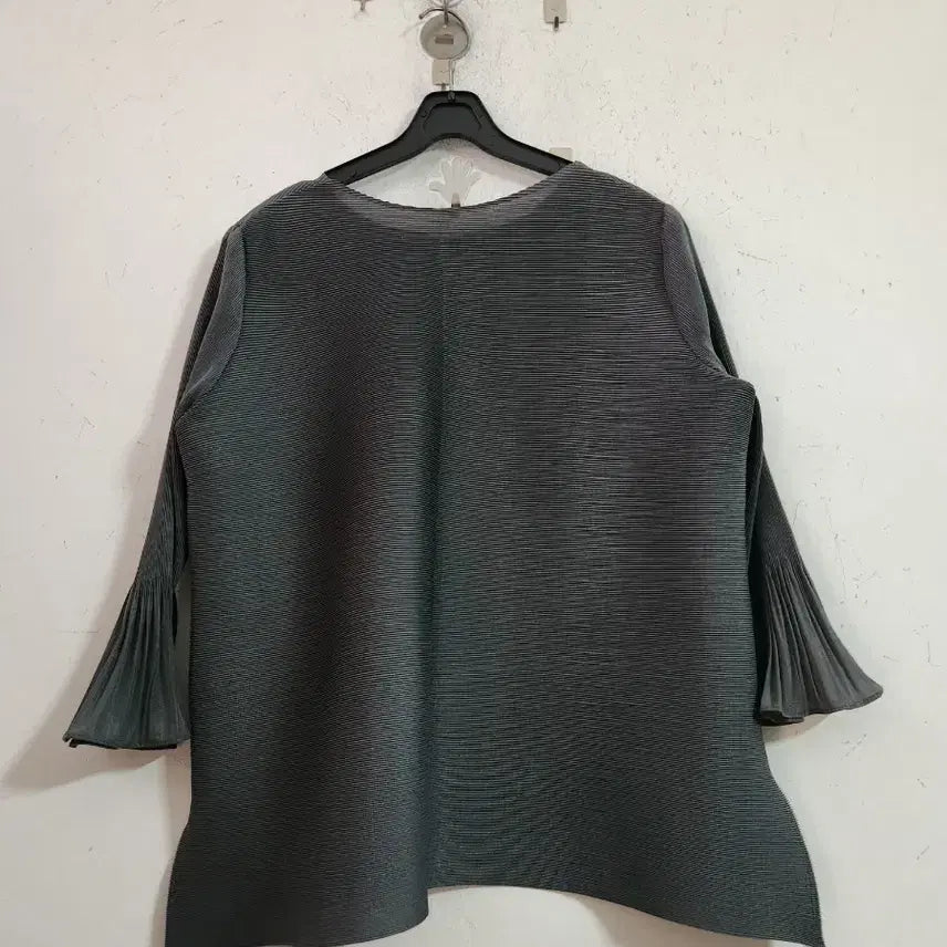 [BUNJANG] Pleated Pintuck Blouse - Gray - 3/4 Sleeve / 플리츠 핀턱 블라우스 회색 7부