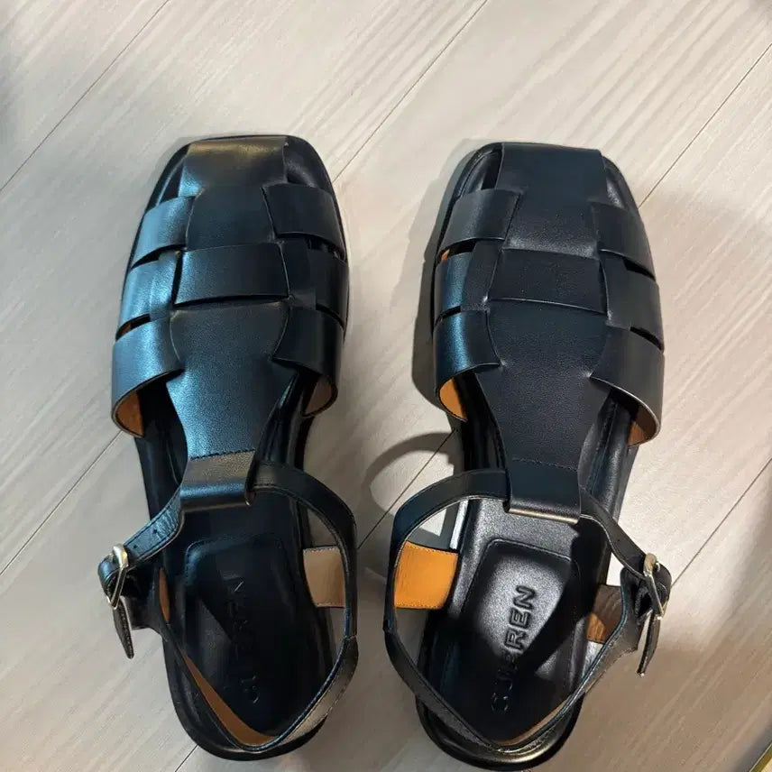 [SOLD OUT] 쿠에른 EZE 03 블랙 샌들 250