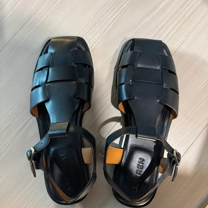 [SOLD OUT] 쿠에른 EZE 03 블랙 샌들 250