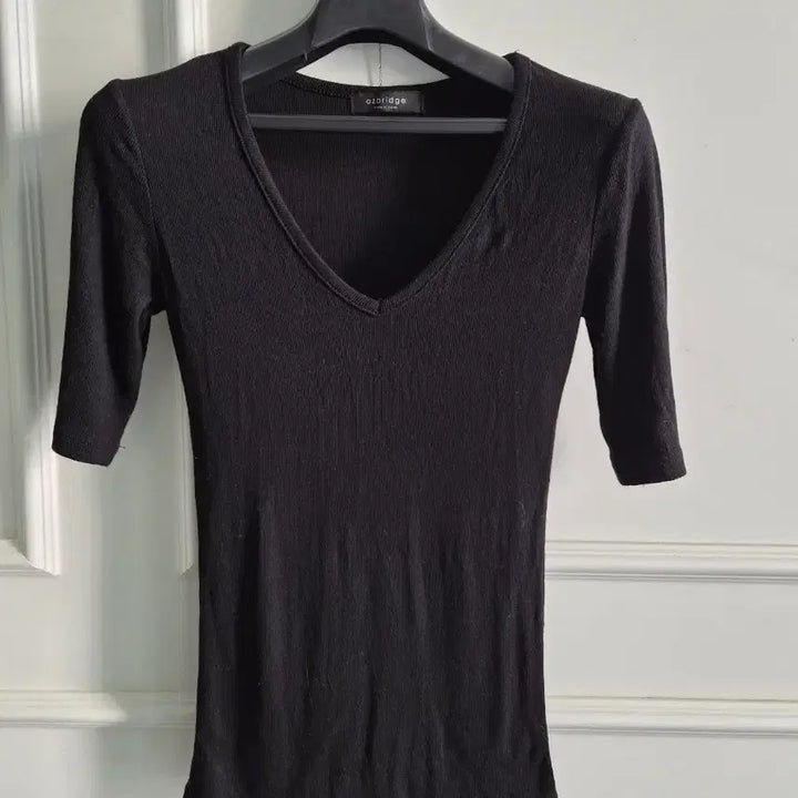 [BUNJANG] Black V-Neck Short Sleeve Knit Top / 블랙 브이넥 반팔 니트