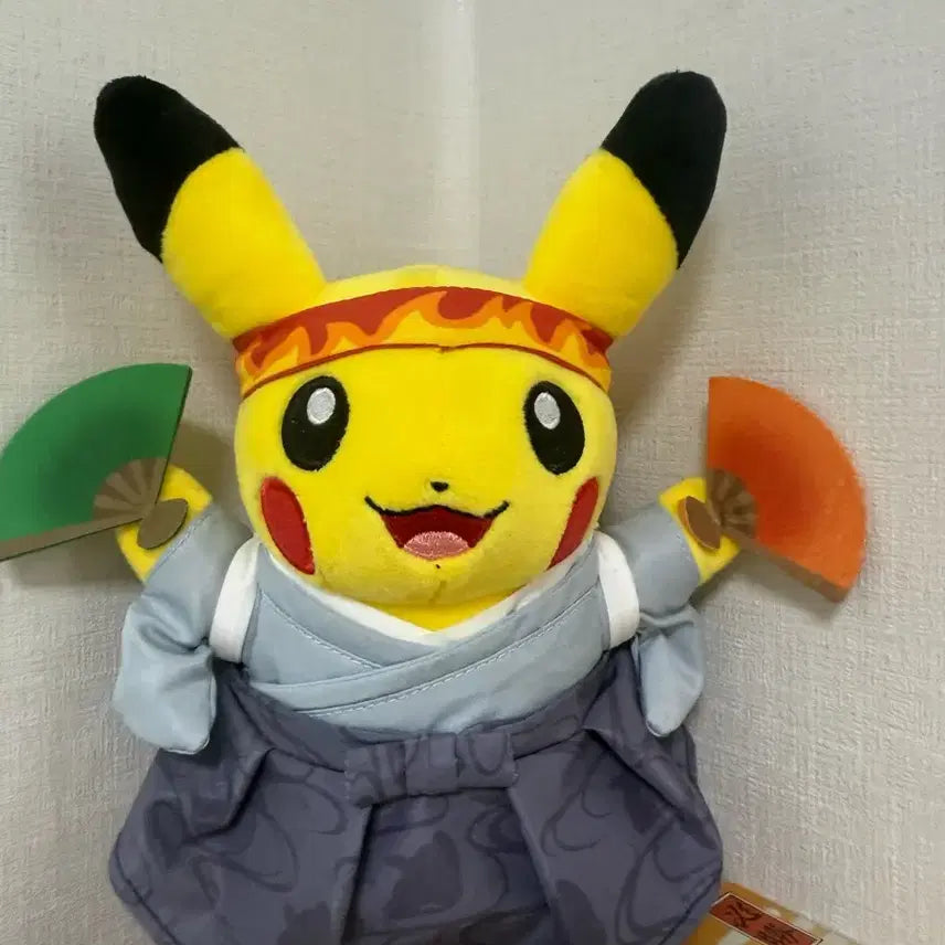 [BUNJANG] Pokemon Center Pikachu Cheer Plush Toy / 포켓몬센터 피카츄 응원 봉제인형