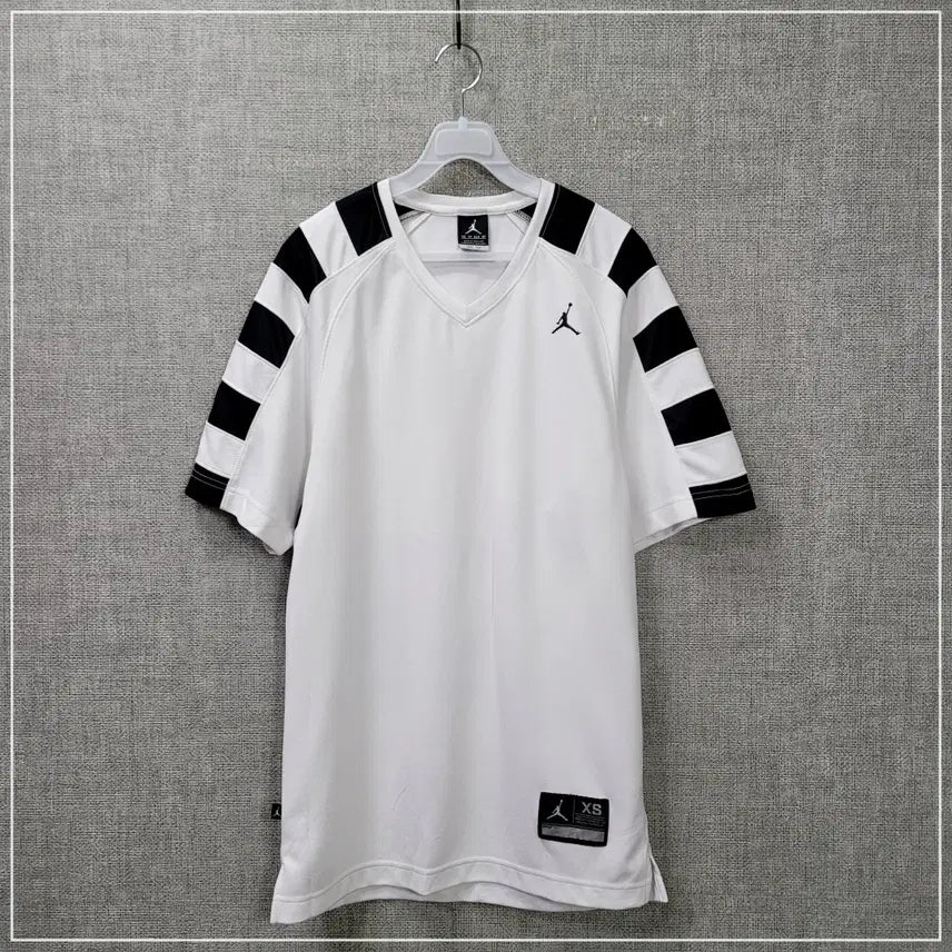 [BUNJANG] Nike Jordan White V-neck Short Sleeve T-shirt (Men&