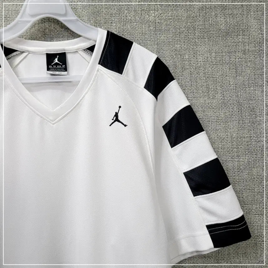[BUNJANG] Nike Jordan White V-neck Short Sleeve T-shirt (Men&