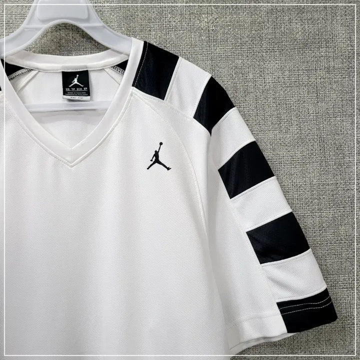 [BUNJANG] Nike Jordan White V-neck Short Sleeve T-shirt (Men&