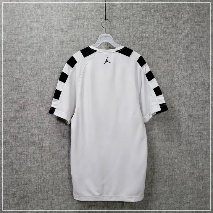[BUNJANG] Nike Jordan White V-neck Short Sleeve T-shirt (Men&