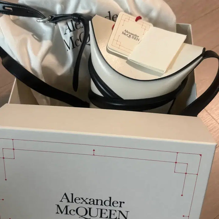 [BUNJANG] Alexander McQueen Curve Shoulder Bag / 알렉산더맥퀸 커브 숄더백