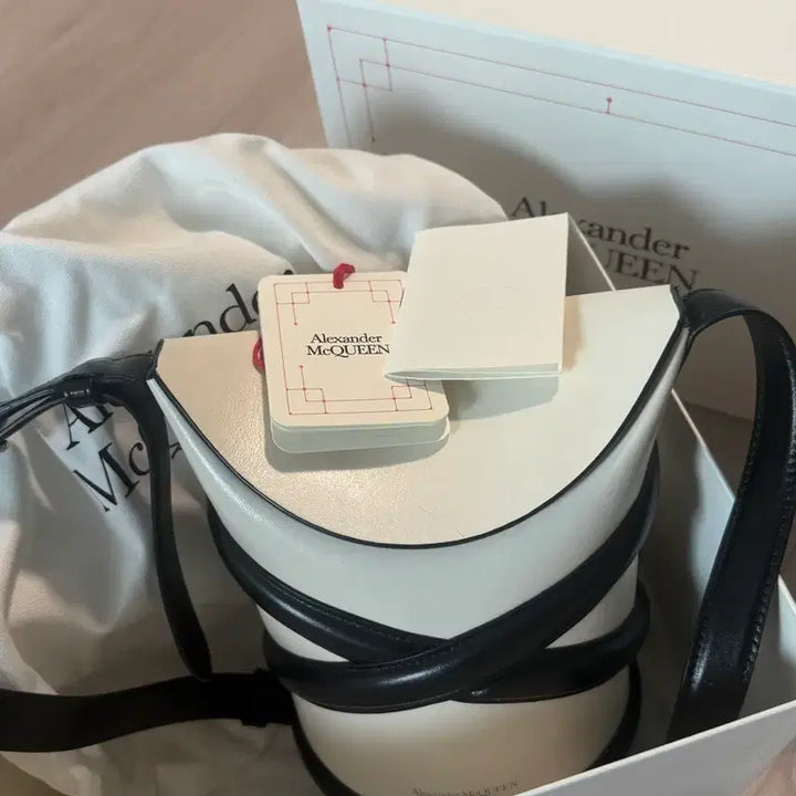 [BUNJANG] Alexander McQueen Curve Shoulder Bag / 알렉산더맥퀸 커브 숄더백