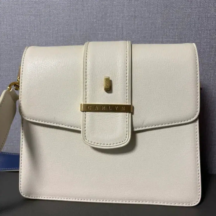 [BUNJANG] Carlin Shoulder Bag / 칼린 가방