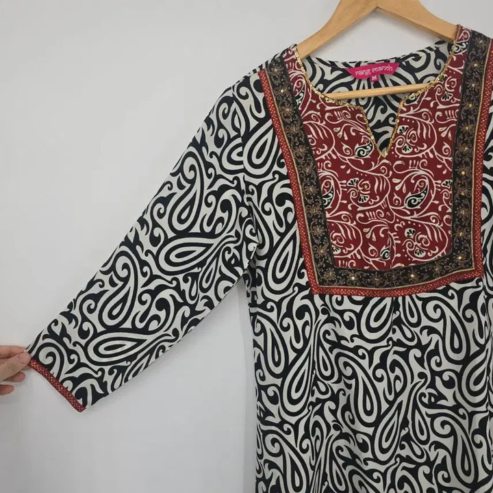 [BUNJANG] Imported Indian Embroidered Long Blouse - Size M / 인도 수입 가슴 자수 포인트 롱 블라우스 M