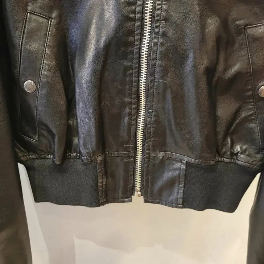 [SOLD OUT] 여성)블랙 레더 크롭 봄버 자켓(새상품 S)