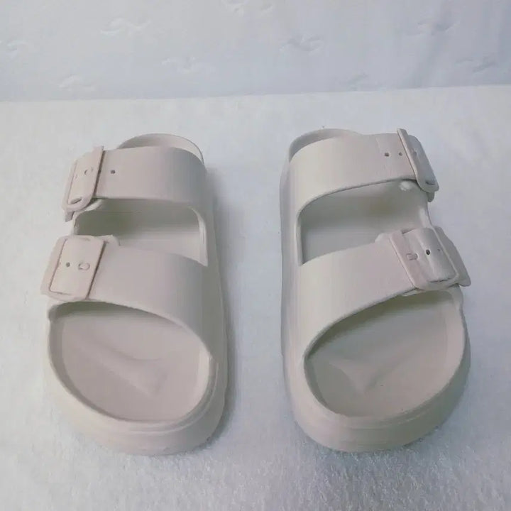 [SOLD OUT] (55) 아이보리 샌들 240mm