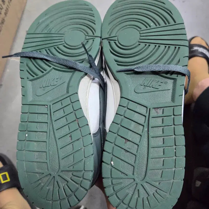 [BUNJANG] Nike Dunk Low Green White Sneakers / 나이키 덩크 로우 그린 화이트285