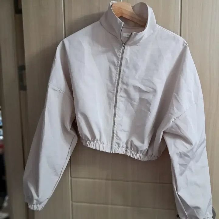 [SOLD OUT] 크롭 기장 점퍼 아이보리