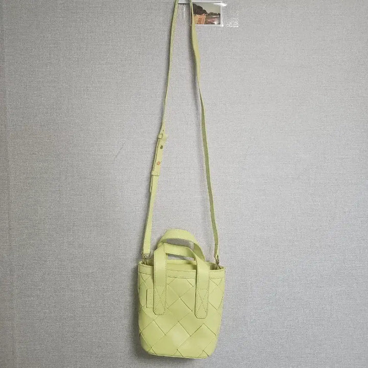 [BUNJANG] OSTKAKA Numer Mesh Lime Crossbody Bag / 오스트카카 누메르 메쉬 라임