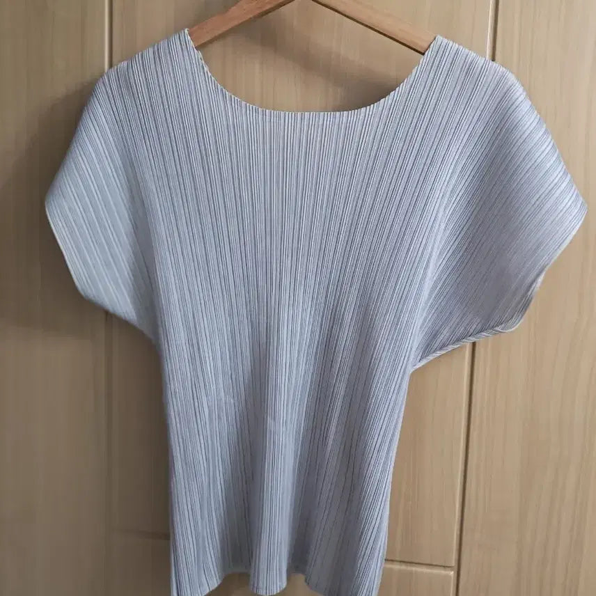 [SOLD OUT] 플리츠 반팔 블라우스 하늘색