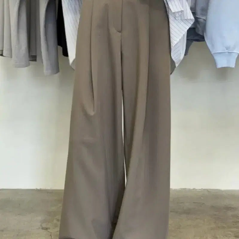 [BUNJANG] Outfit Beige Slacks / 아웃핏 비조 슬랙스(리브아워,위드아웃썸머,레이지샵,온드민)