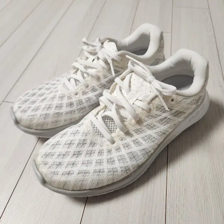 [BUNJANG] Under Armour Velocity Wind 2 CN Women&