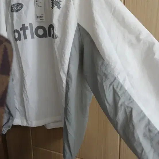 [BUNJANG] Spao Atlanta Windbreaker White S / 스파오 애틀랜타 윈드브레이커 화이트 S