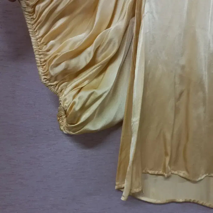 [BUNJANG] Silk Balloon Sleeve Blouse - Women&