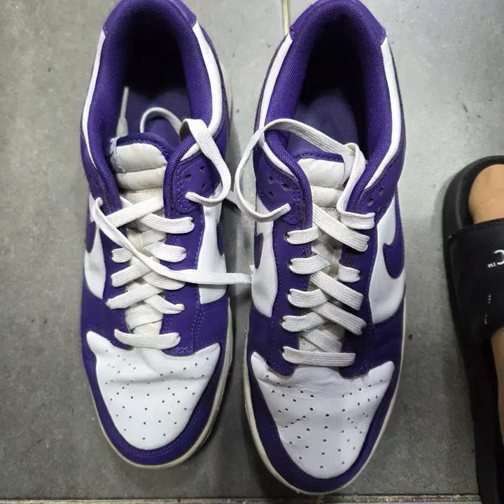 [BUNJANG] Nike Dunk Low Purple/White Sneakers (US 9.5) / 나이키 덩크 로우 퍼플/화이트 운동화275
