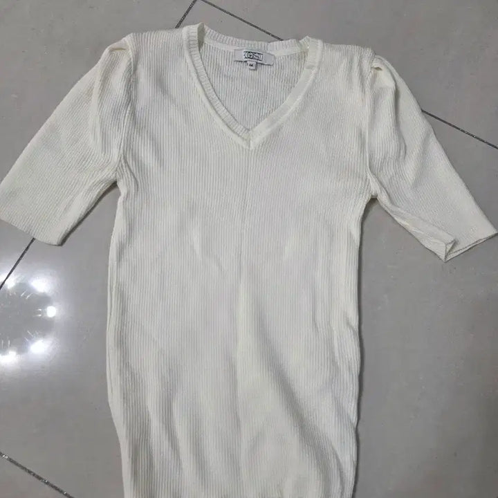 [BUNJANG] Egoist V-Neck Puff T-Shirt / 에고이스트 브이넥 퍼프 니트