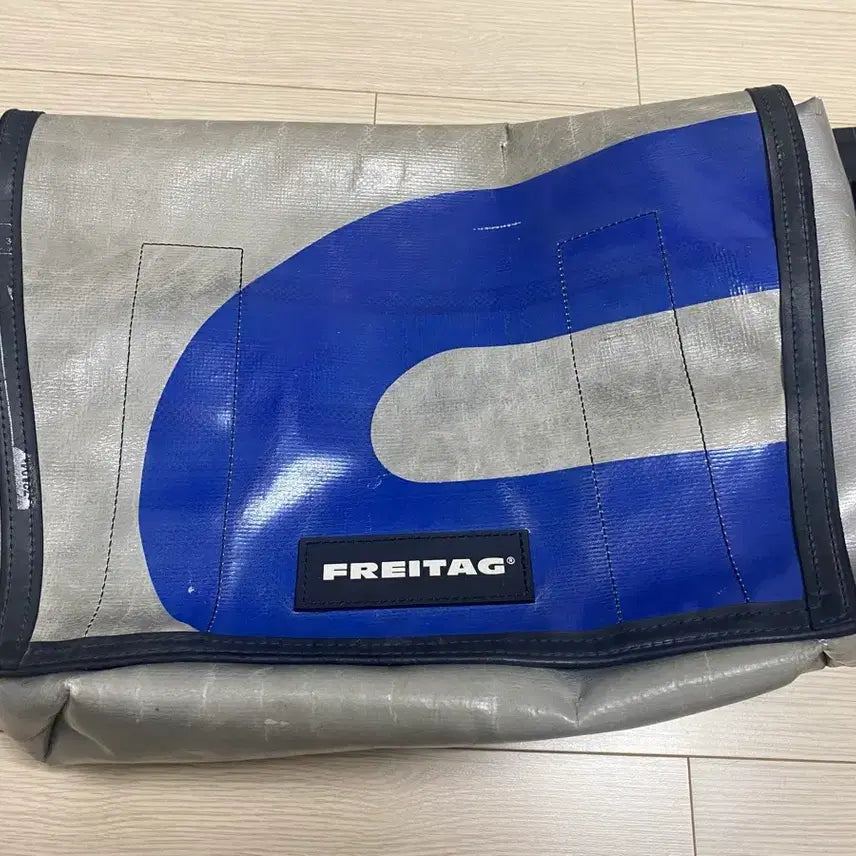 [SOLD OUT] 프라이탁 메신저백 덱스터 (그레이/블루)