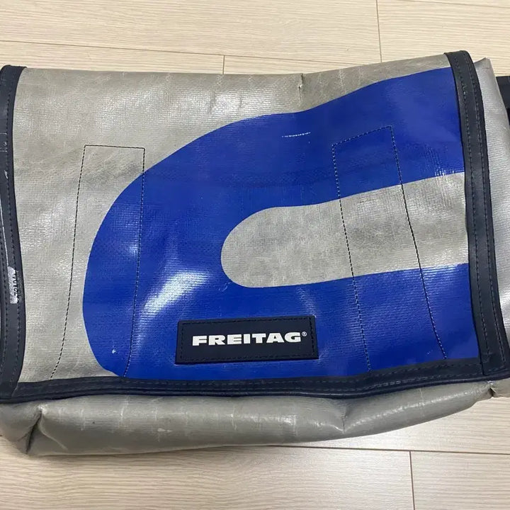 [SOLD OUT] 프라이탁 메신저백 덱스터 (그레이/블루)