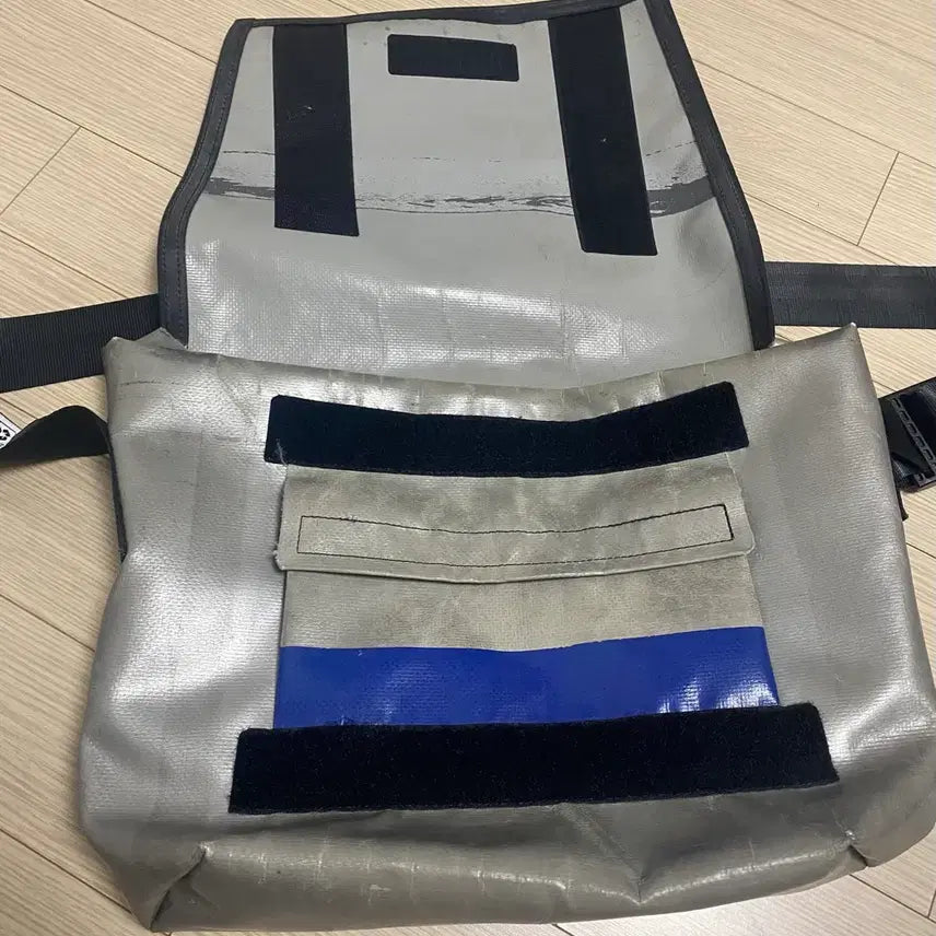 [SOLD OUT] 프라이탁 메신저백 덱스터 (그레이/블루)