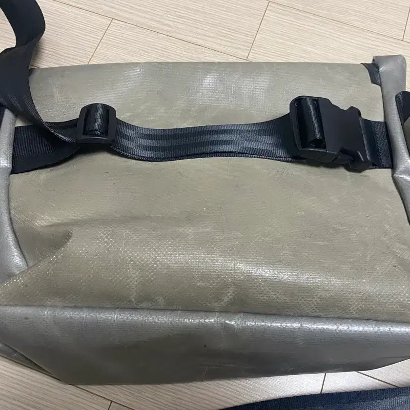 [SOLD OUT] 프라이탁 메신저백 덱스터 (그레이/블루)