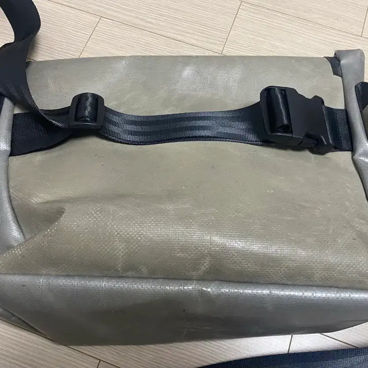 [SOLD OUT] 프라이탁 메신저백 덱스터 (그레이/블루)