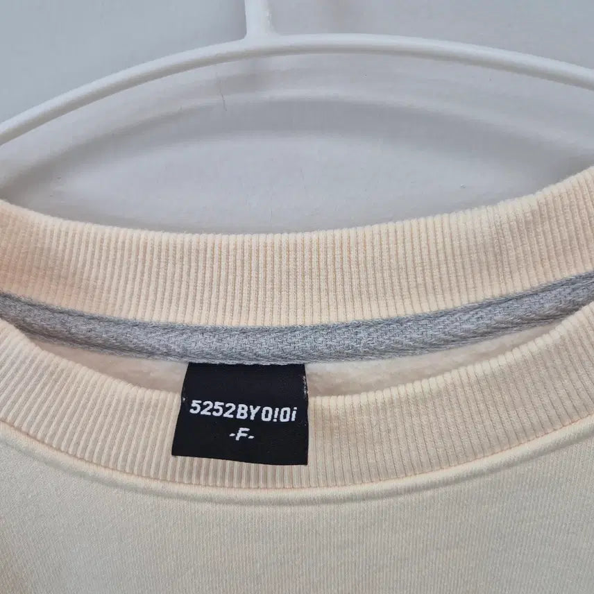 [BUNJANG] OIOI Unisex Cream Sweatshirt / OIOI(오아이오아이) 공용 맨투맨 Free 크림