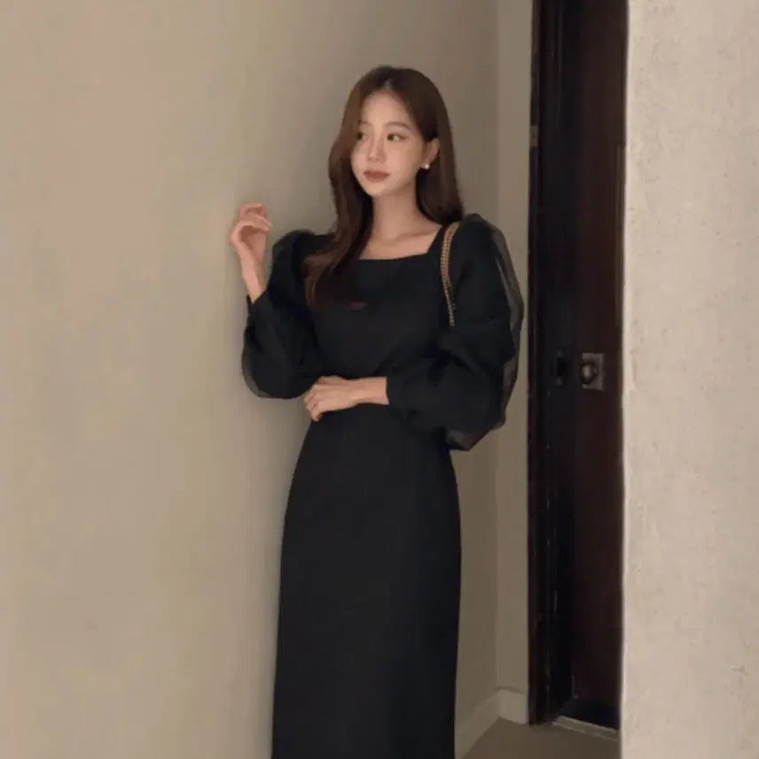 [BUNJANG] Black Puff Sleeve Square Neck Long Dress / 블랙 퍼프 소매 스퀘어넥 롱 원피스