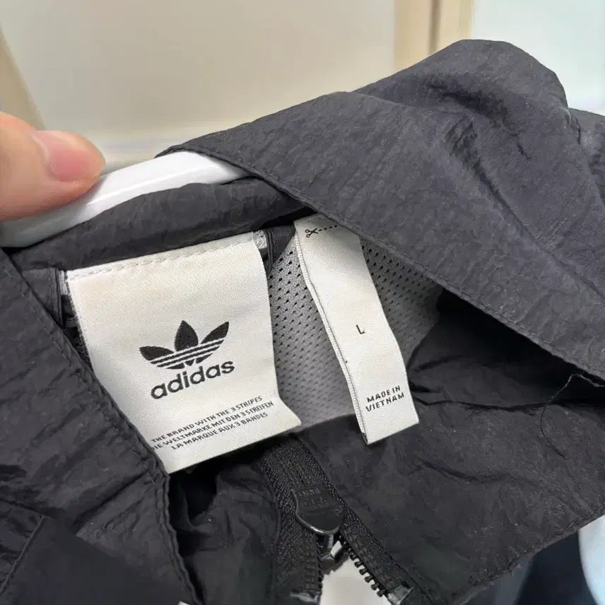[BUNJANG] Adidas Big Logo Windbreaker Jacket / 아디다스 블랙/화이트 빅로고 바람막이
