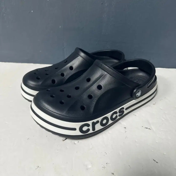 [SOLD OUT] 270 크록스 바야밴드 클로그 블랙 샌들