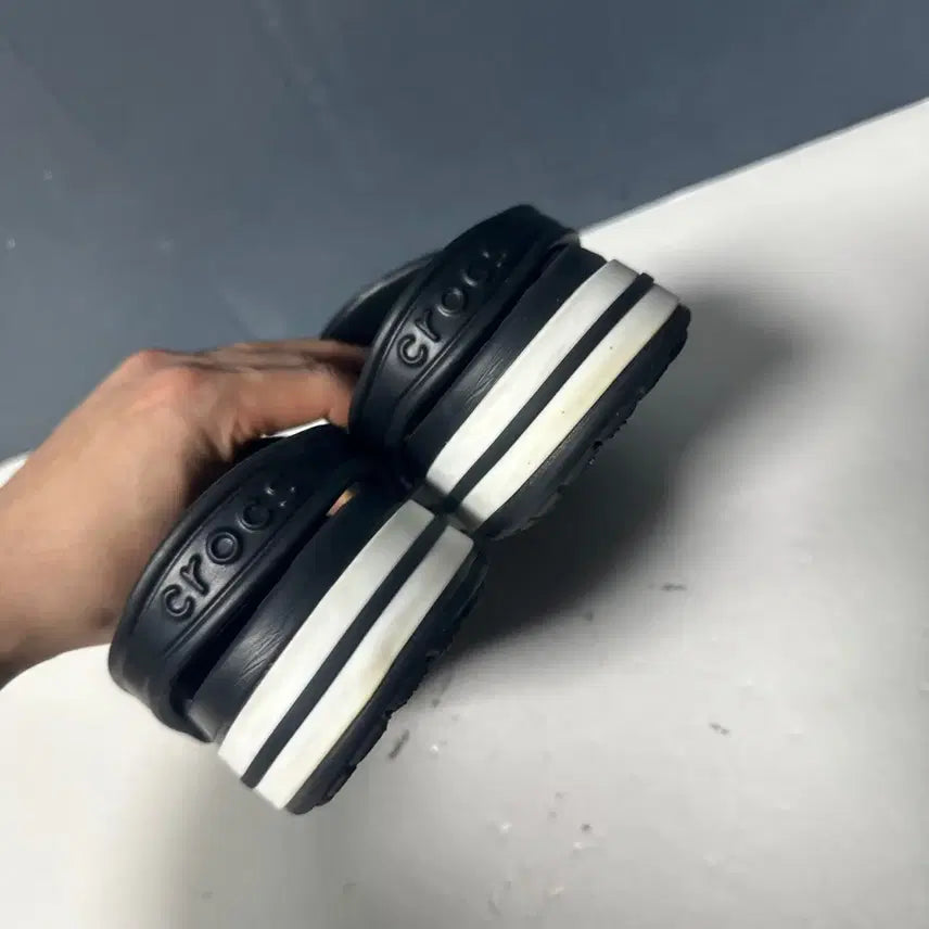 [SOLD OUT] 270 크록스 바야밴드 클로그 블랙 샌들