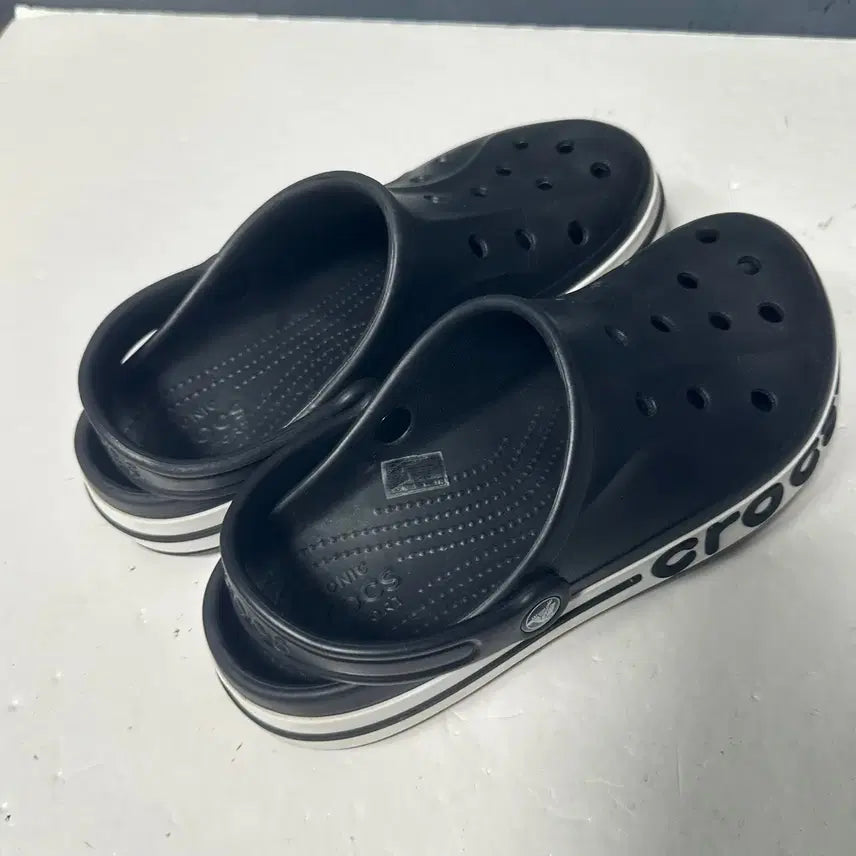 [SOLD OUT] 270 크록스 바야밴드 클로그 블랙 샌들
