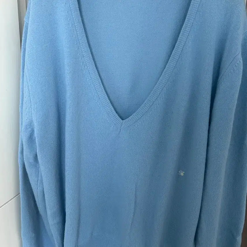 [BUNJANG] Poeto Serena Deep V-Neck Knit / 포에토 딥 브이넥 니트 serena deep v neck knit