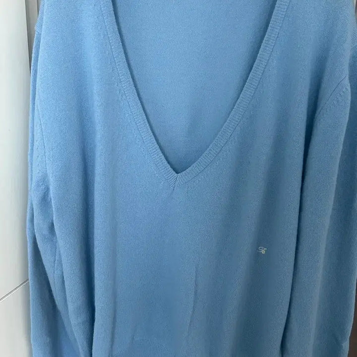[BUNJANG] Poeto Serena Deep V-Neck Knit / 포에토 딥 브이넥 니트 serena deep v neck knit