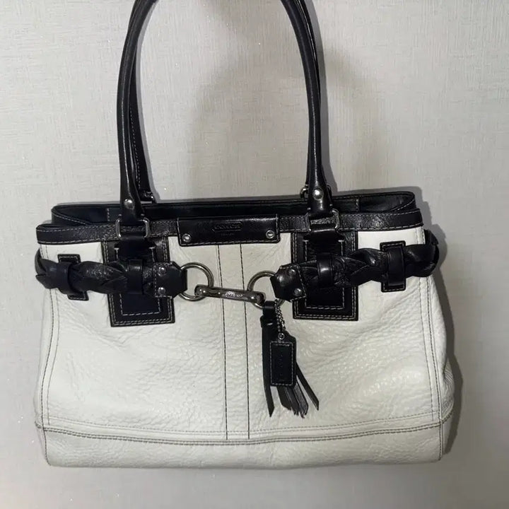 [BUNJANG] Coach Ivory Buckle Leather Shoulder Bag / 코치 아이보리 버클 가죽 숄더백