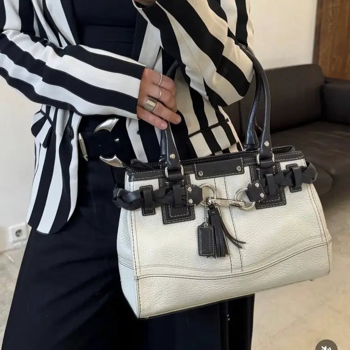 [BUNJANG] Coach Ivory Buckle Leather Shoulder Bag / 코치 아이보리 버클 가죽 숄더백