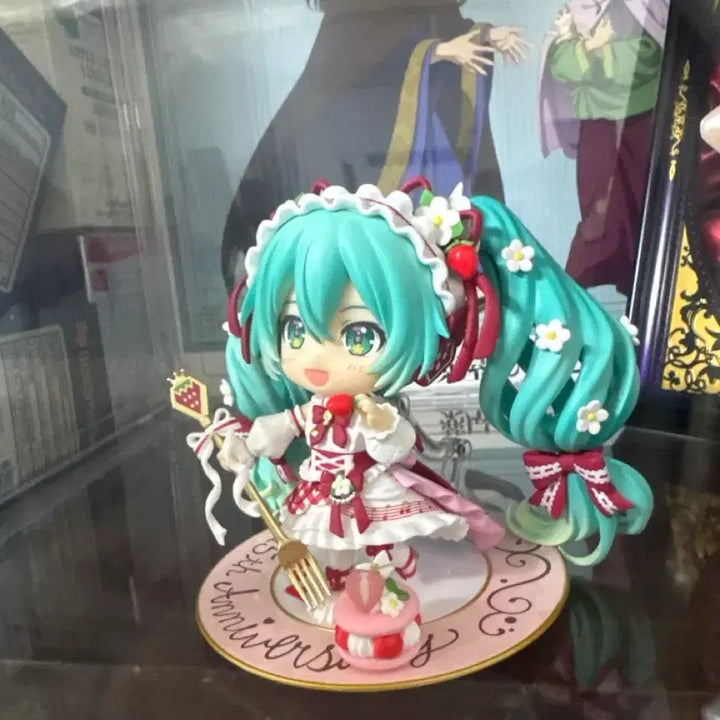 [BUNJANG] Hatsune Miku Strawberry Nendoroid Figure / 딸기 미쿠 넨도 판매